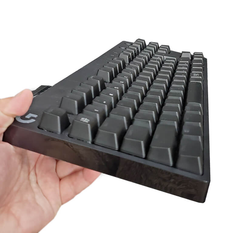 キースイッチを差し替え可能なテンキーレスゲーミングキーボード 